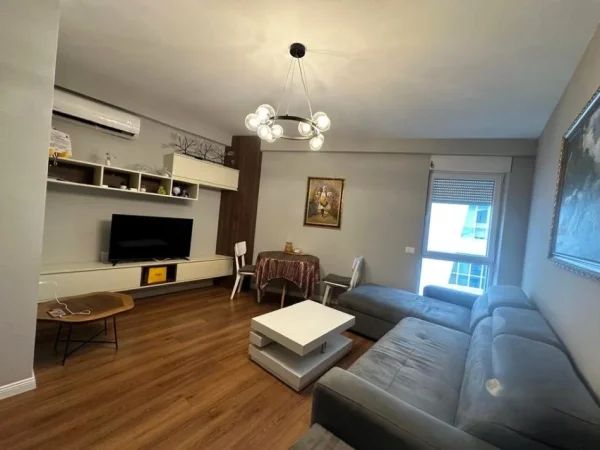 Tirane, jepet me qera apartament 1+1 Kati 2, 65 m² 650 € (21 dhjetori)