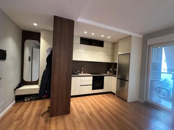 Tirane, jepet me qera apartament 1+1 Kati 2, 65 m² 650 € (21 dhjetori)