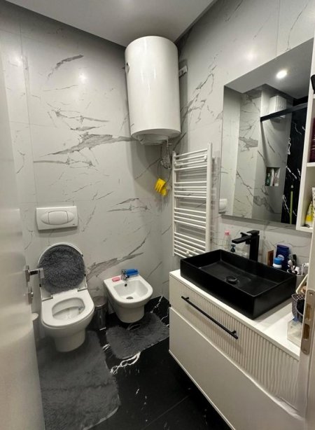 Tirane, jepet me qera apartament 1+1 Kati 2, 65 m² 650 € (21 dhjetori)