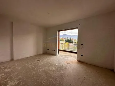 Tirane, shitet apartament 3+1 Kati 3, 166 m² 174.000 € 
