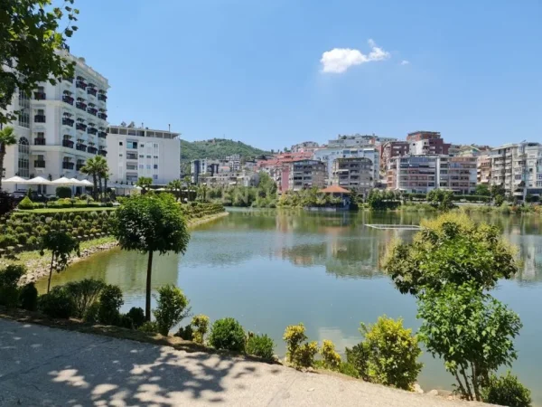 Tirane, jepet me qera apartament 1+1 , 58 m² 400 € 