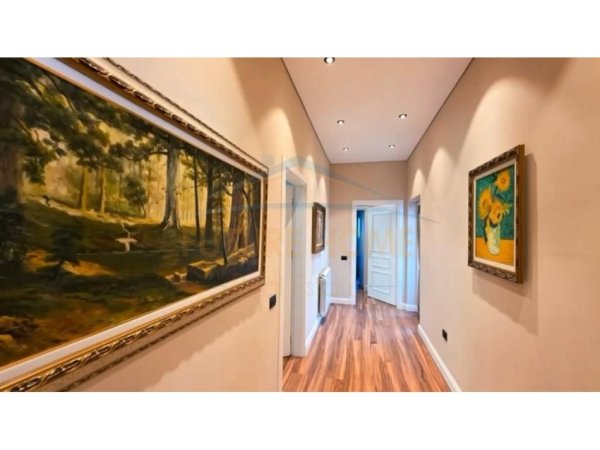 Tirane, shitet Vile , 407 m² 1.100.000 € (Dobresh)
