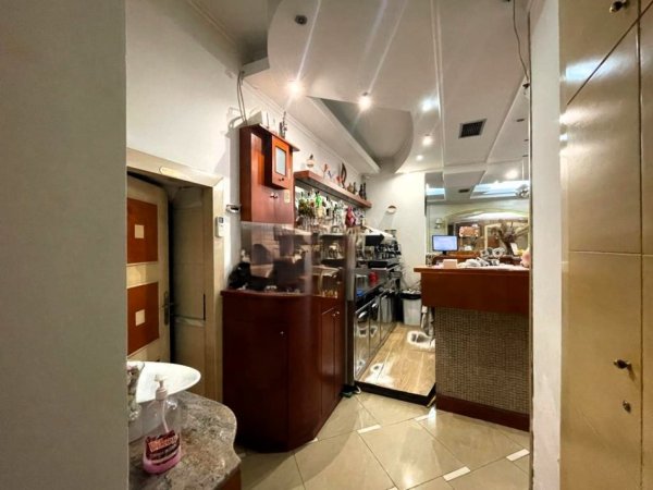 Tirane, jepet me qera ambjent biznesi Kati 0, 108 m² 2.500 € (rruga e kavajes)