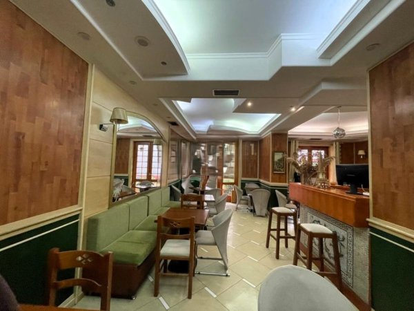 Tirane, jepet me qera ambjent biznesi Kati 0, 108 m² 2.500 € (rruga e kavajes)