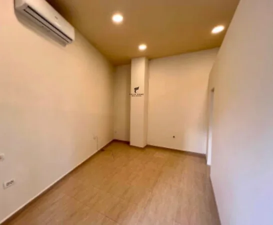 Tirane, jepet me qera zyre Kati 2, 60 m² 700 € (BLLOKU)