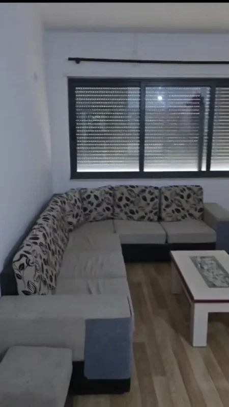 Tirane, jepet me qera apartament 1+1+Ballkon Kati 5, 65 m² 400 € (Rruga Teodor Keko ,Astir prane raiffaisen bank)