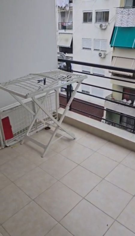 Tirane, jepet me qera apartament 1+1+Ballkon Kati 5, 65 m² 400 € (Rruga Teodor Keko ,Astir prane raiffaisen bank)