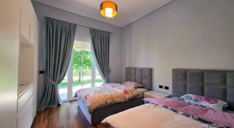 Tirane, shitet Vile 5+1+Aneks+Ballkon Kati 0, 1.100.000 € 