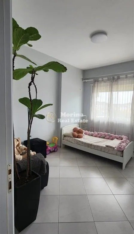 Tirane, jepet me qera apartament 2+1 Kati 3, 75 m² 550 € (Kombinat)