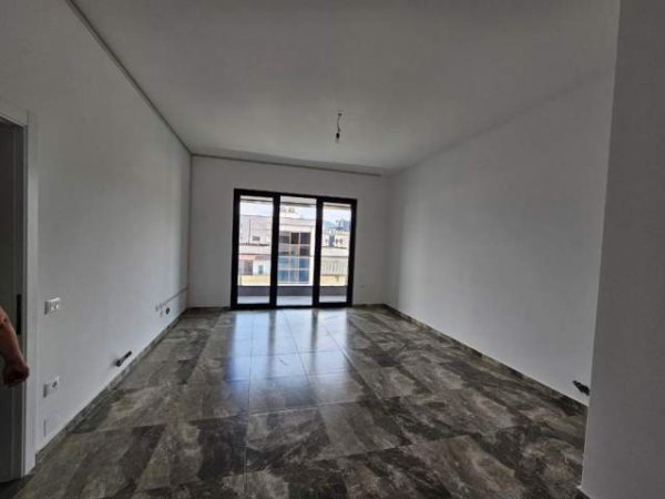 Tirane, jepet me qera apartament 2+1+BLK Kati 7, 700 Euro (RRUGA E KAVAJES)