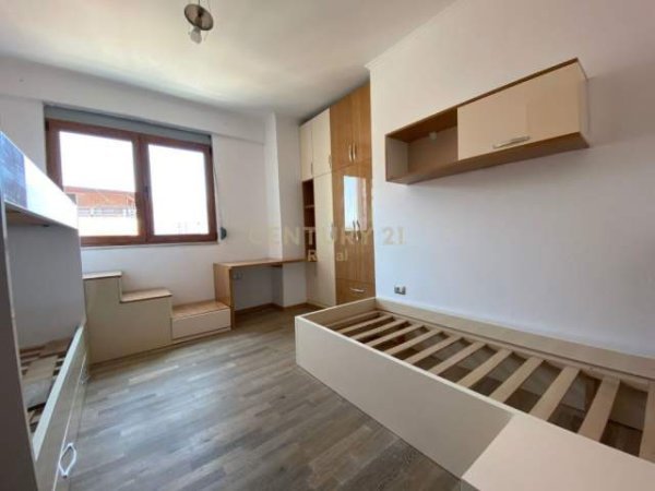 Tirane, shes apartament 2+1 220.000 Euro