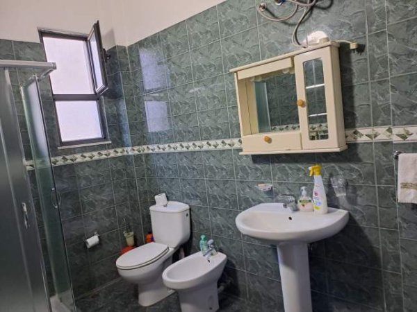 Tirane, jepet me qera 2+1+BLK Kati 2, 100 m² 450 Euro (Rruga Hoxhë Vokrri)