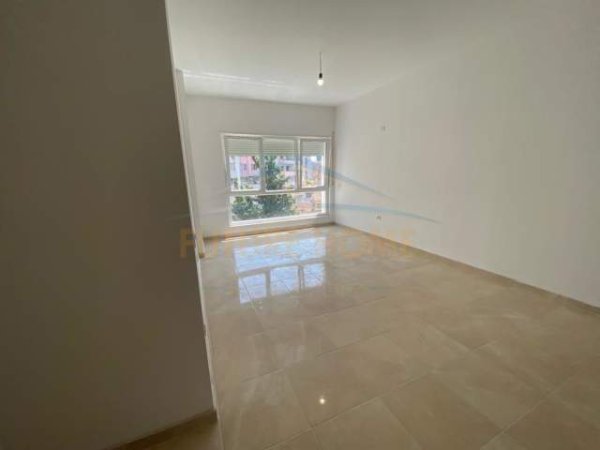 Tirane, jepet me qera apartament 1+1 Kati 4, 63 m² 350 Euro (rruga e barrikadave)