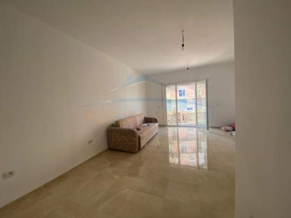 Tirane, jepet me qera apartament 2+1+BLK Kati 1, 89 m² 450 Euro (rruga e barrikadave)