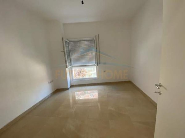 Tirane, jepet me qera apartament 2+1+BLK Kati 1, 89 m² 450 Euro (rruga e barrikadave)
