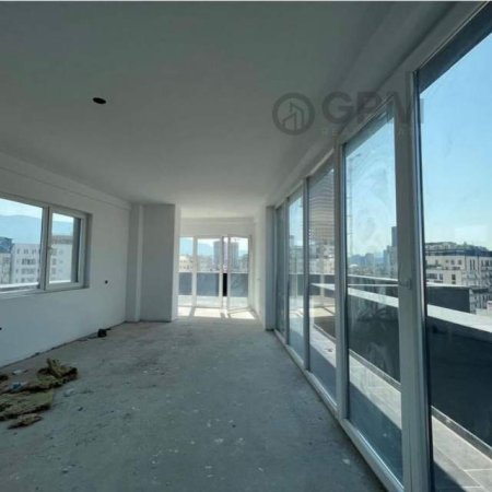 Tirane, shitet apartament duplex Dublex Kati 1, 238 m² 1.300.000  (Kafe Flora)