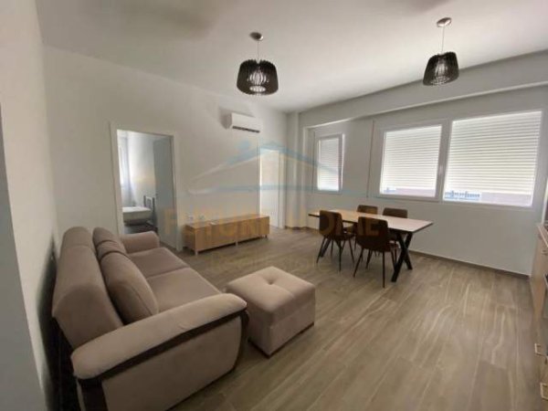 Tirane, jepet me qera apartament 2+1+BLK Kati 3, 90 m² 550 Euro (Rruga e Dibres)