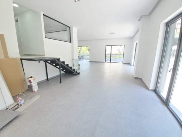 Tirane, jepet me qera zyre Kati 0, 200 m² 4.000 Euro (Restorant Xibraku)
