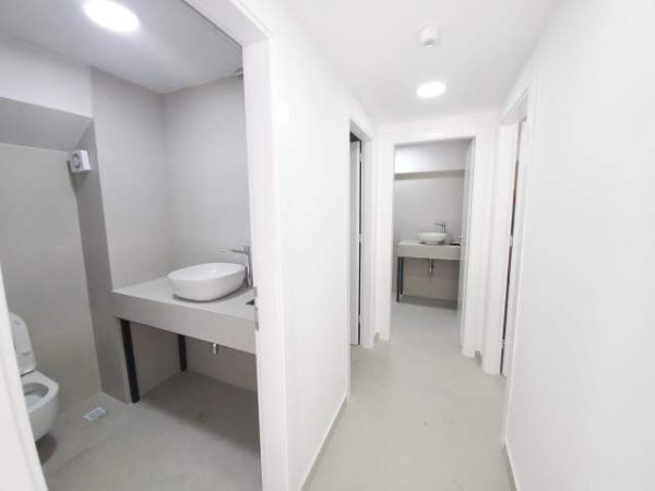 Tirane, jepet me qera zyre Kati 0, 200 m² 4.000 Euro (Restorant Xibraku)