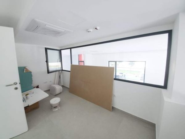 Tirane, jepet me qera zyre Kati 0, 200 m² 4.000 Euro (Restorant Xibraku)