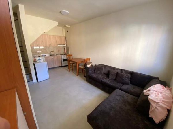 Tirane, jepet me qera apartament duplex 1+1 Kati 1, 85 m² 350 Euro (Stacioni Trenit)