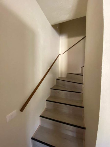 Tirane, jepet me qera apartament duplex 1+1 Kati 1, 85 m² 350 Euro (Stacioni Trenit)