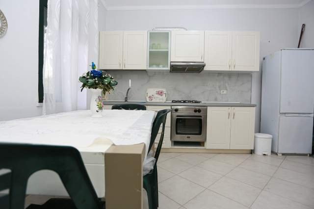 Durres, shitet apartament Kati 0, 80 m² 75.000 Euro (Mali i Robit)