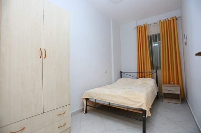 Durres, shitet apartament Kati 0, 80 m² 75.000 Euro (Mali i Robit)