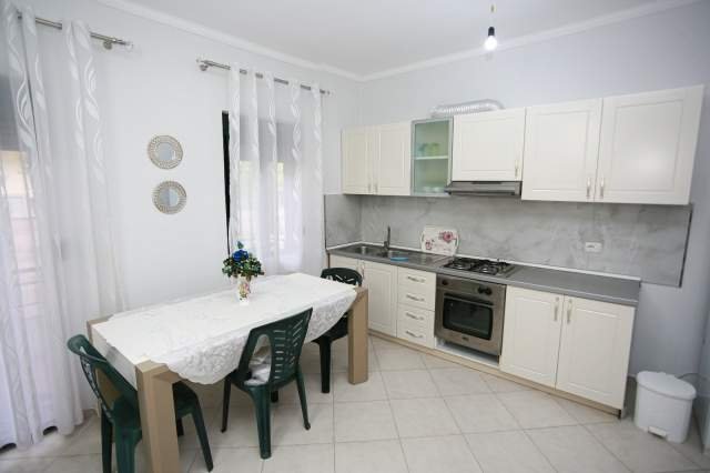 Durres, shitet apartament Kati 0, 80 m² 75.000 Euro (Mali i Robit)