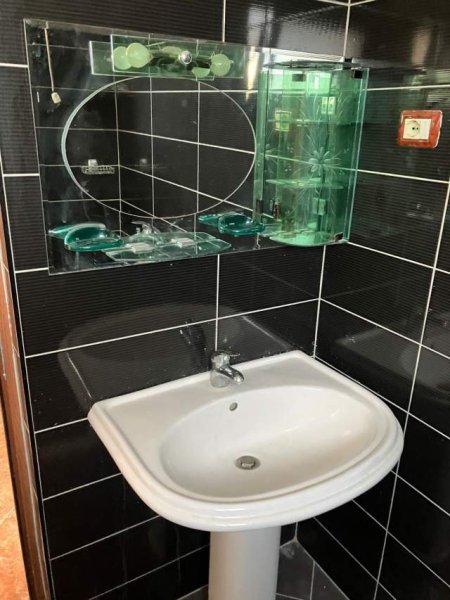 Tirane, jap me qera Vile 2+1+BLK Kati 3, 80 m² 25.000 Leke (Ali Shefqeti)