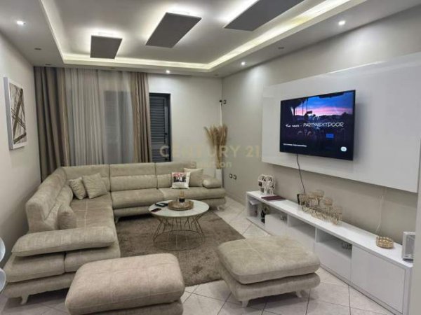 Tirane, jepet me qera apartament 1+1+BLK Kati 3, 90 m² 350 Euro (Bar Bohem, Astir, Unaza e Re)