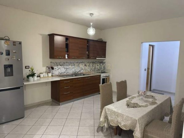 Tirane, jepet me qera apartament 1+1+BLK Kati 3, 90 m² 350 Euro (Bar Bohem, Astir, Unaza e Re)