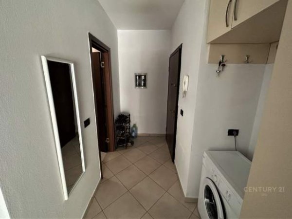Tirane, jepet me qera apartament Kati 7, 56 m² 500 Euro (Tirana, Albania)
