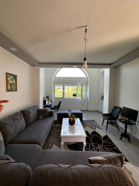 Tirane, shitet apartament duplex 3+1+BLK 142 m² 155.000 Euro (Kombinat)