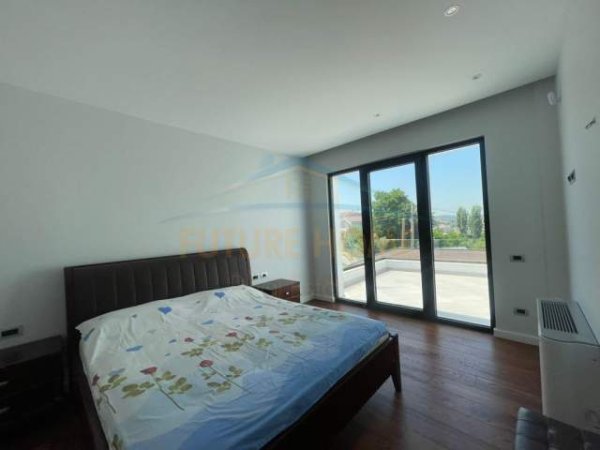 Tirane, jepet me qera Vile 3 Katshe 850 m² 3.000 Euro (Farke)