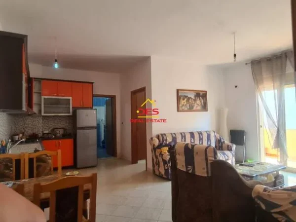 Vlore, jepet me qera apartament Kati 6, 70 m² 300 Euro (Rruga Hasan Kushta)