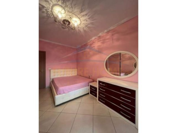 Tirane, jepet me qera apartament 1+1 Kati 7, 70 m² 350 Euro (Yzberisht)