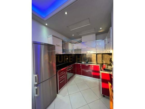 Tirane, jepet me qera apartament 1+1 Kati 7, 70 m² 350 Euro (Yzberisht)