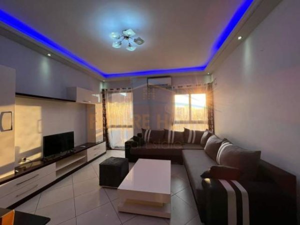 Tirane, jepet me qera apartament 1+1 Kati 7, 70 m² 350 Euro (Yzberisht)