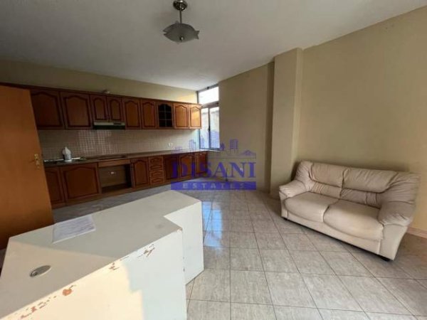 Tirane, jepet me qera apartament Kati 4, 120 m² 400 Euro (rruga kongresi i manastirit)