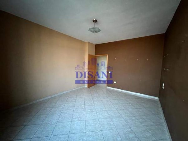 Tirane, jepet me qera ambjent biznesi Kati 4, 120 m² 400 Euro (kongresi i manastirit)