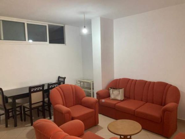 Tirane, jepet me qera apartament 2+1+BLK Kati 1, 92 m² 500 Euro (Komun Parisi)