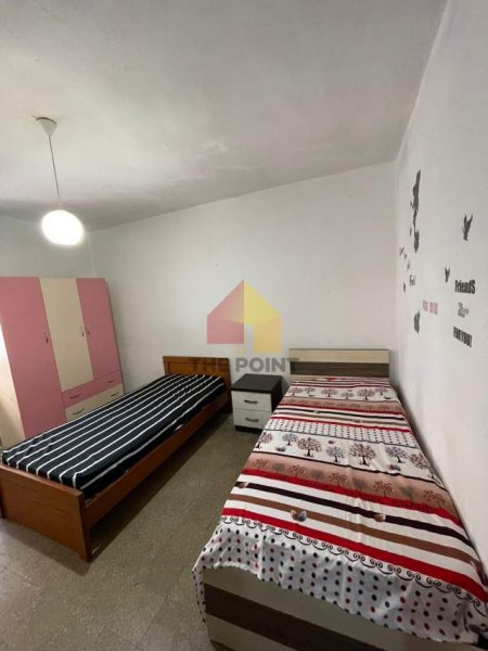 Tirane, jepet me qera apartament 1+1+A Kati 1, 70 m² 300 Euro (Bulevardi Bajram Curri)