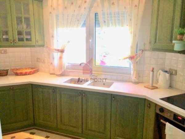 Tirane, jepet me qera apartament 2+1+BLK Kati 4, 120 m² 850 Euro (Vaso Pasha, Bllok)