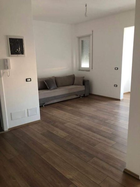 Tirane, jepet me qera apartament 1+1 Kati 5, 55 m² 27.000 Leke (Bulevard Kashar)