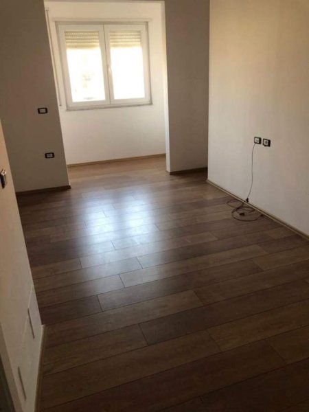 Tirane, jepet me qera apartament 1+1 Kati 5, 55 m² 27.000 Leke (Bulevard Kashar)