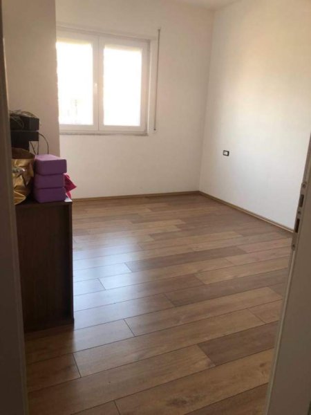 Tirane, jepet me qera apartament 1+1 Kati 5, 55 m² 27.000 Leke (Bulevard Kashar)