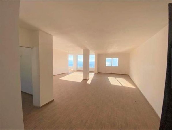 Sarande, shes apartament 2+1 140 m² 196.000 Euro (Sarande, Buze Detit, Prane Saranda Palace Hotel)