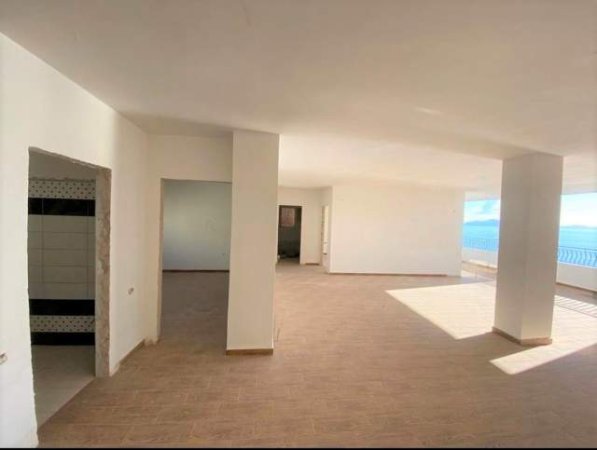 Sarande, shes apartament 2+1 140 m² 196.000 Euro (Sarande, Buze Detit, Prane Saranda Palace Hotel)