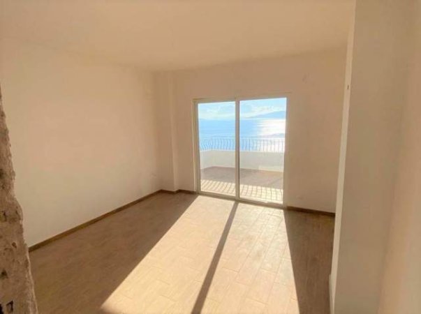 Sarande, shes apartament 2+1 140 m² 196.000 Euro (Sarande, Buze Detit, Prane Saranda Palace Hotel)